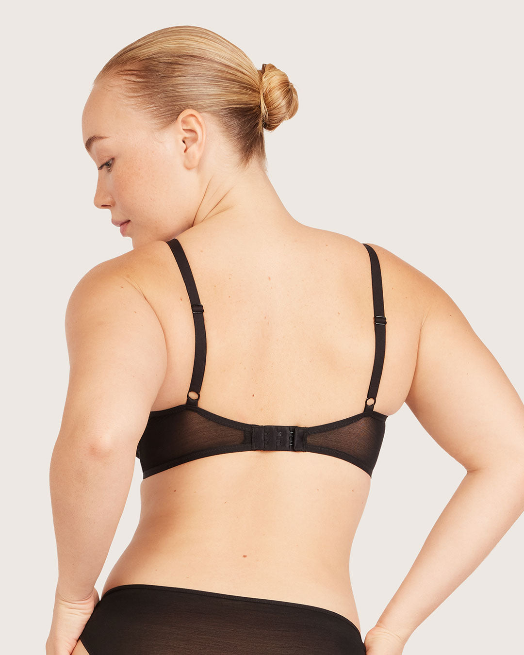 FreeMesh Plunge Bralette - Black